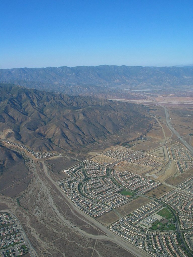 Housing construction in north Fontana, showing the lack of vegetation in the Inland Empire West